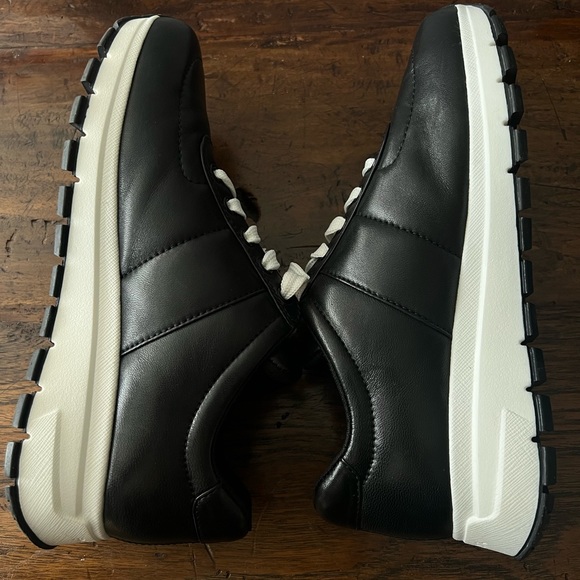 AUTHENTIC PRADA CALF LEATHER LOW TOP SNEAKERS - Picture 8 of 11